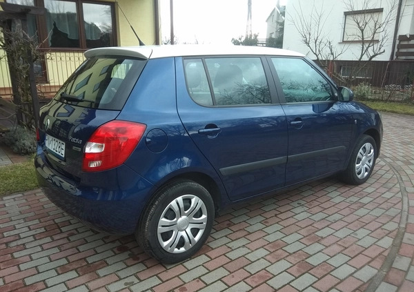 Skoda Fabia cena 21900 przebieg: 43500, rok produkcji 2011 z Konin małe 232